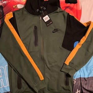 Nike tech sweatsuit— size small— selling the jacket and pants for one price
